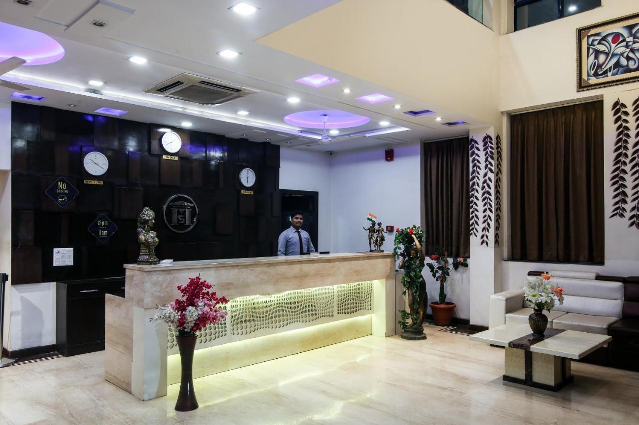Hotel Madhushrie Agra  Bagian luar foto